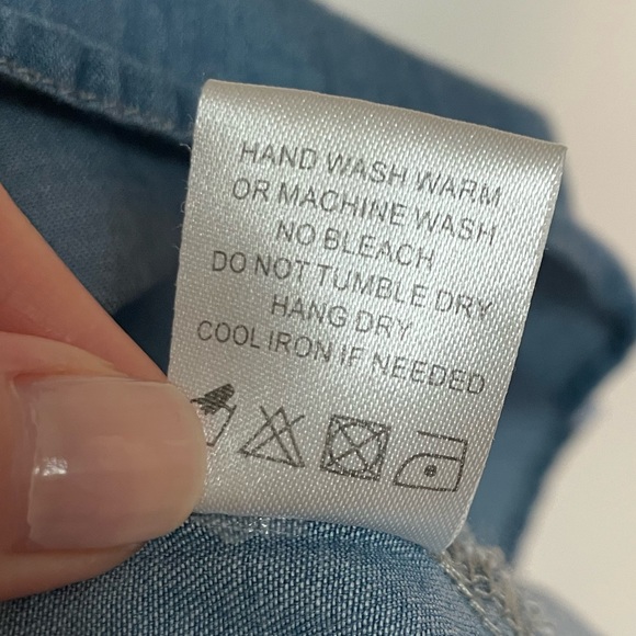 EUC Lovers + Friends top. Denim and embroidered size Small (US) - Picture 2 of 7